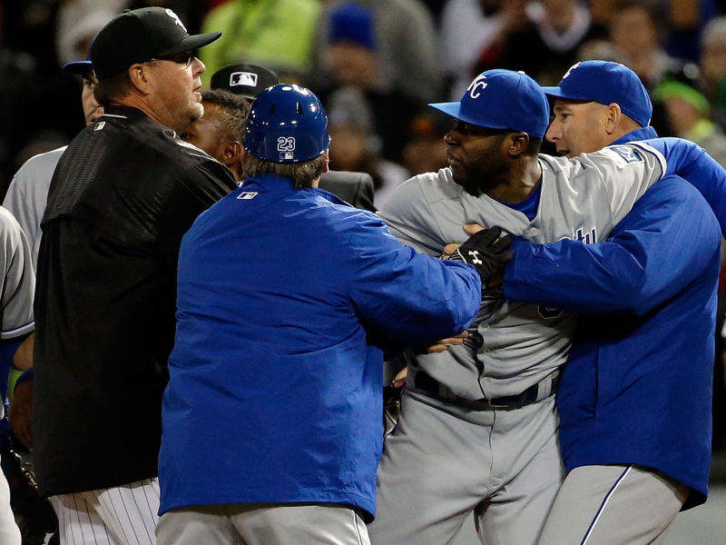 Illustration for article titled Last Night's White Sox-Royals Brawl Was A Photographer's Delight